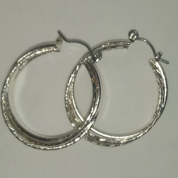 Silver hoop earrings - Picture 3 of 3